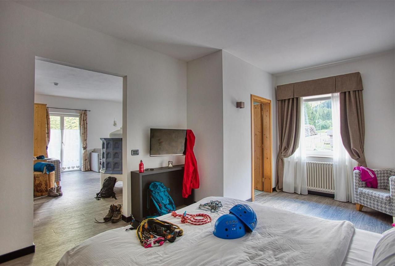 Hotel Valacia Pozza di Fassa Εξωτερικό φωτογραφία