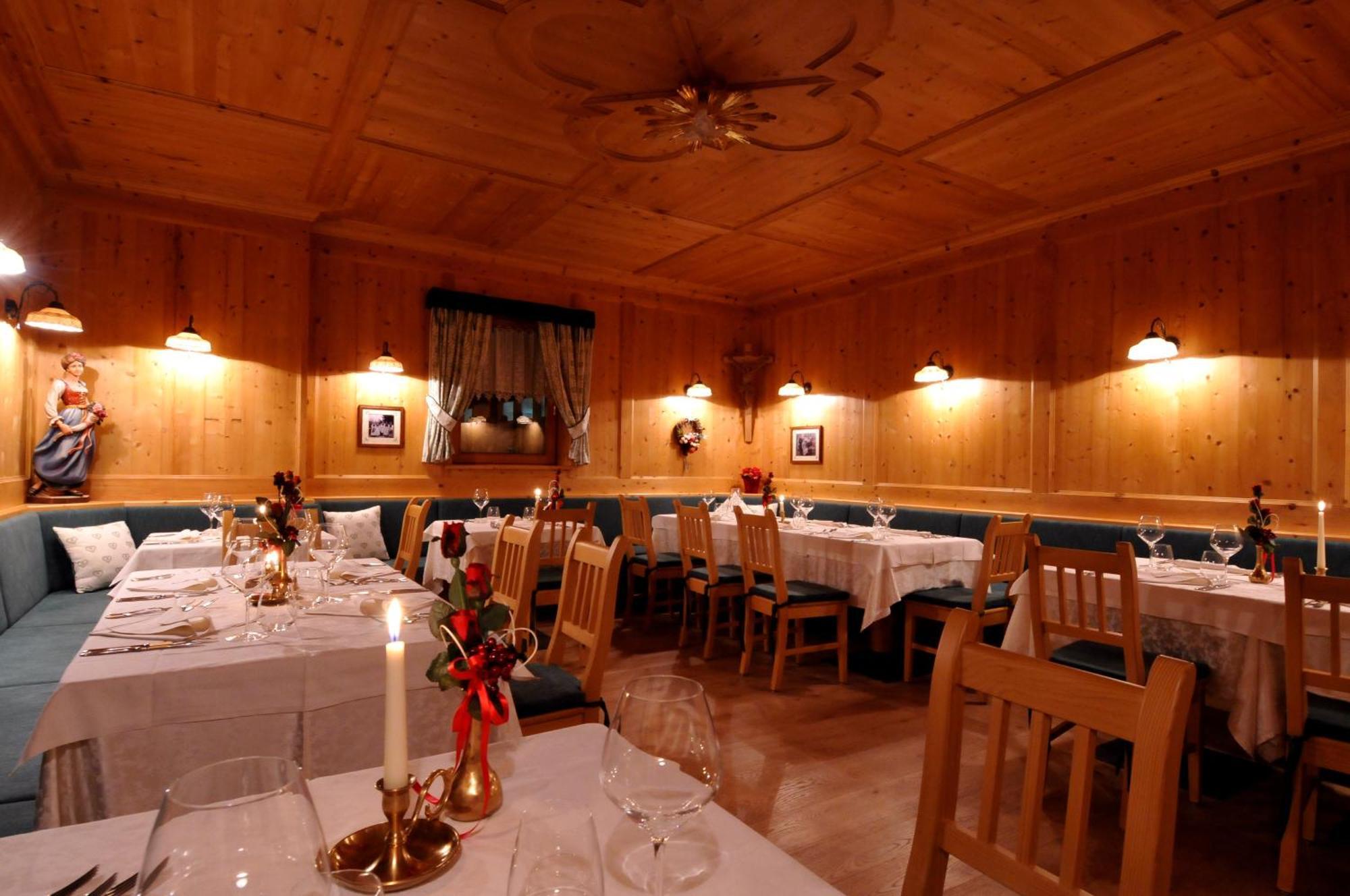 Hotel Valacia Pozza di Fassa Εξωτερικό φωτογραφία