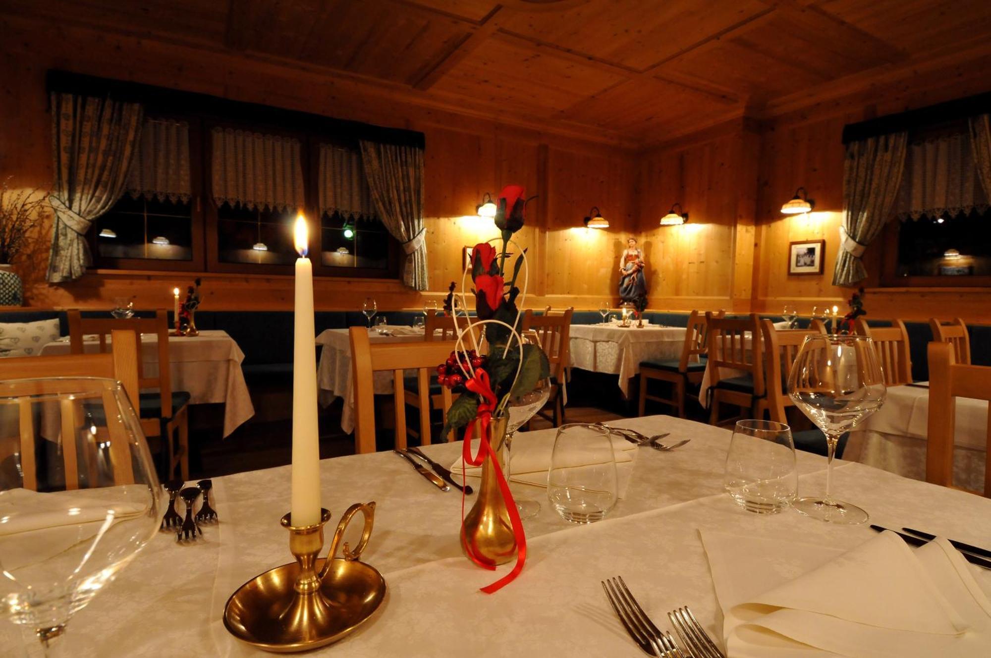 Hotel Valacia Pozza di Fassa Εξωτερικό φωτογραφία