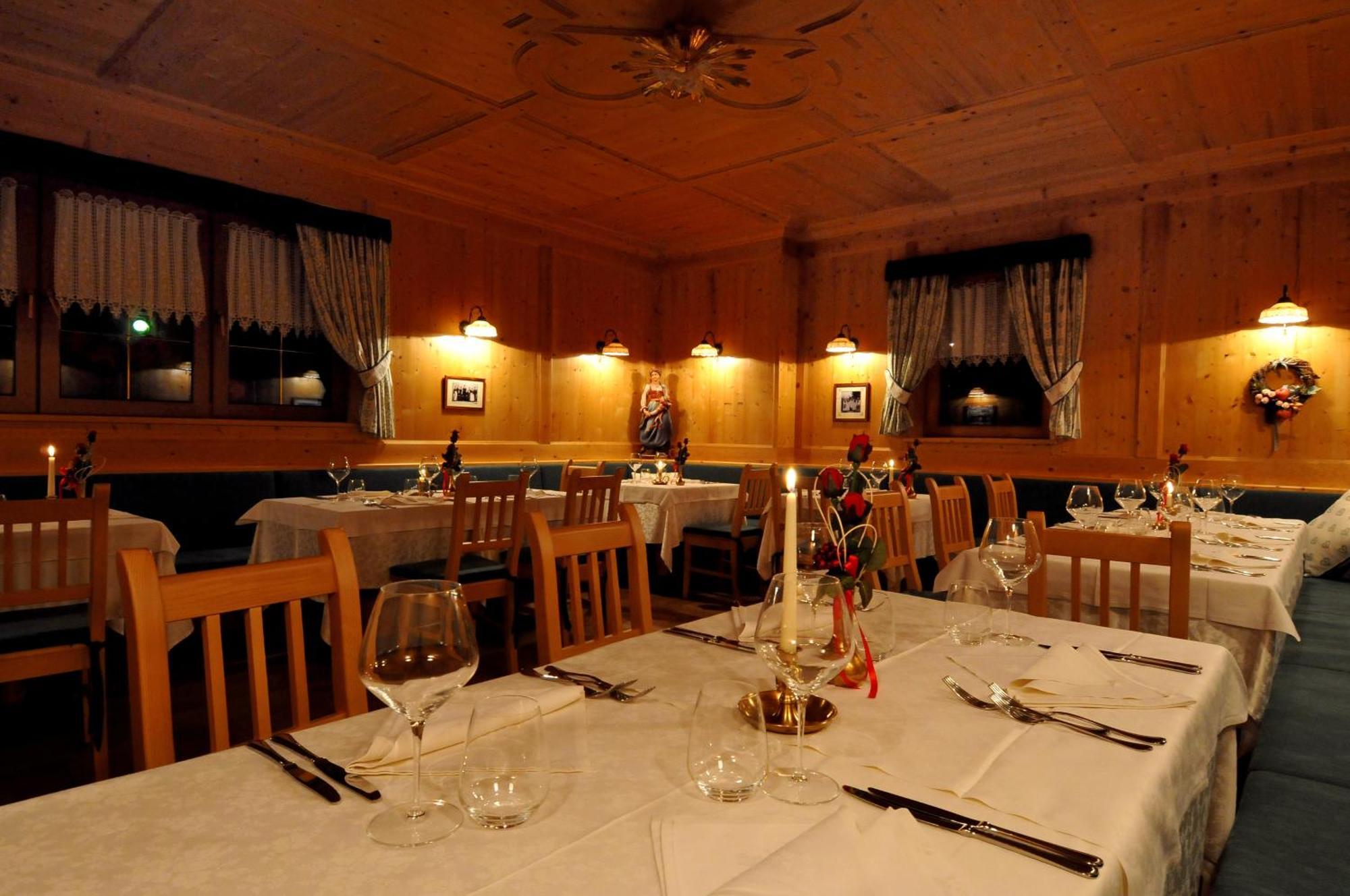 Hotel Valacia Pozza di Fassa Εξωτερικό φωτογραφία