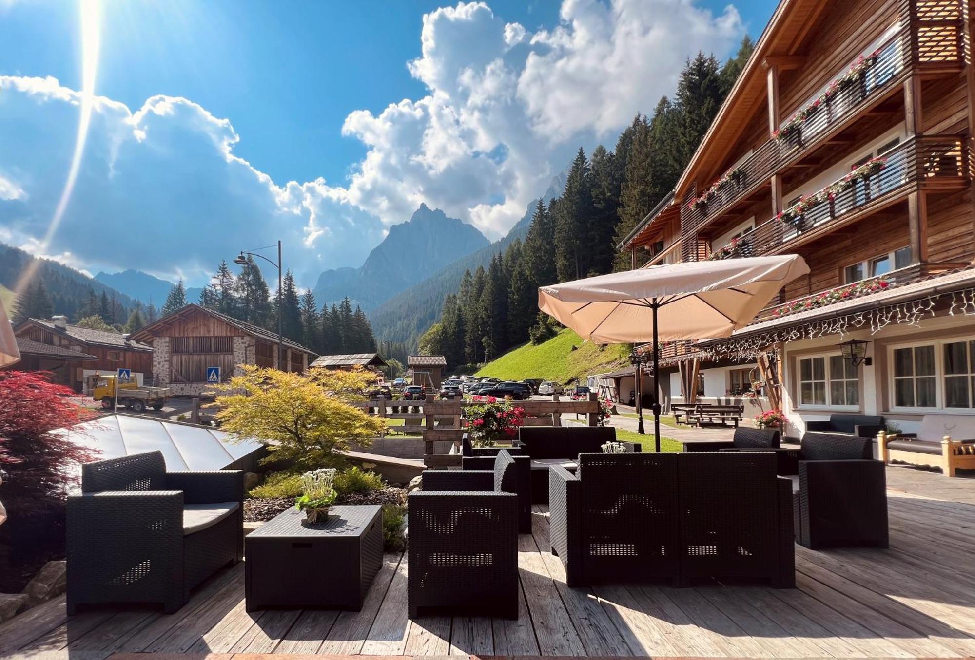 Hotel Valacia Pozza di Fassa Εξωτερικό φωτογραφία