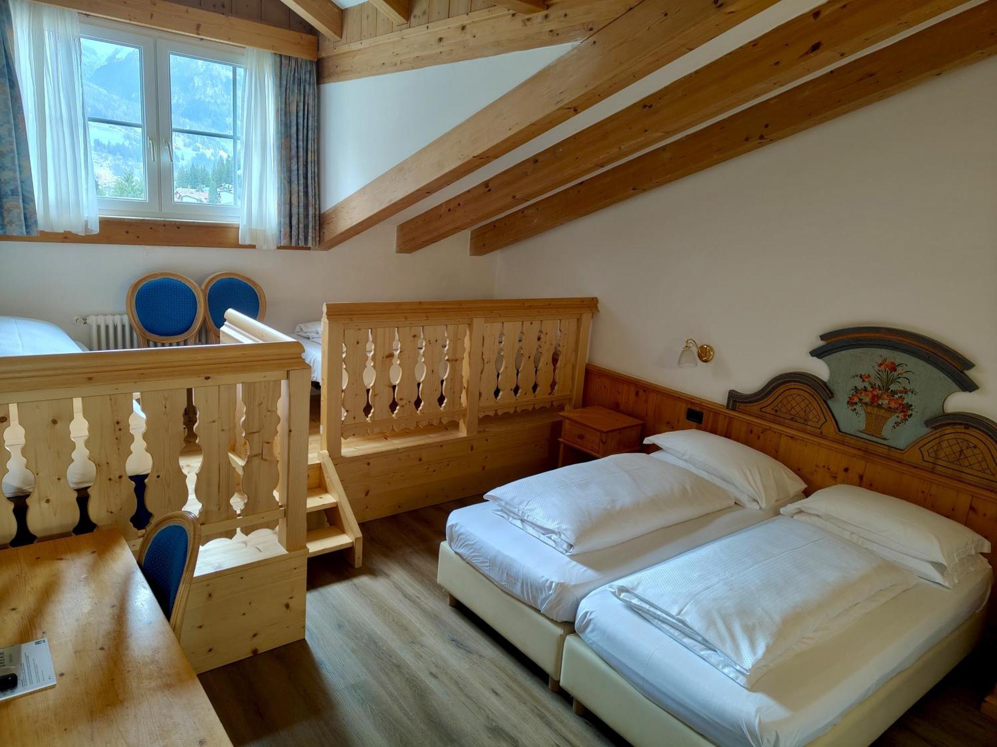 Hotel Valacia Pozza di Fassa Εξωτερικό φωτογραφία