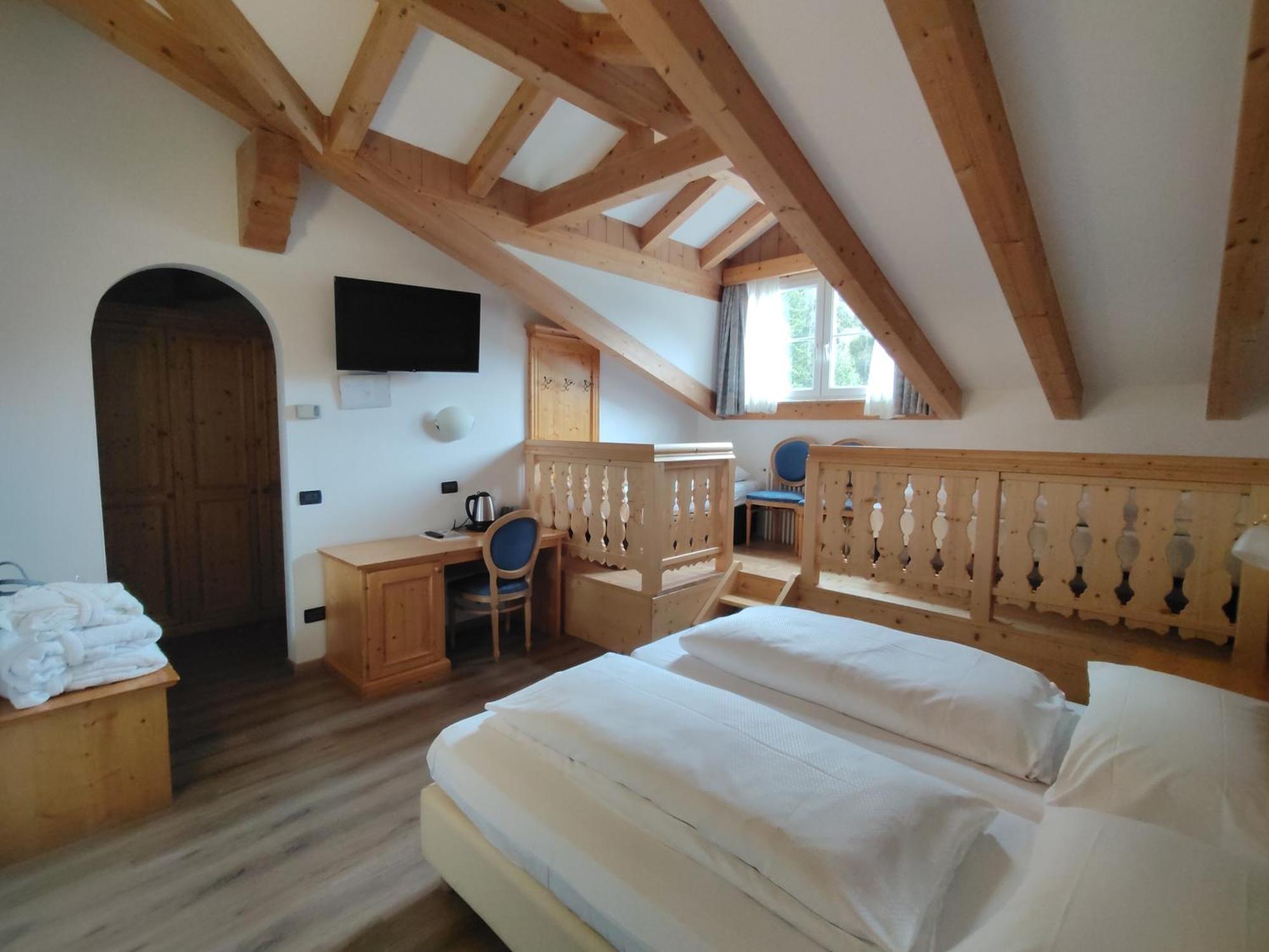 Hotel Valacia Pozza di Fassa Εξωτερικό φωτογραφία