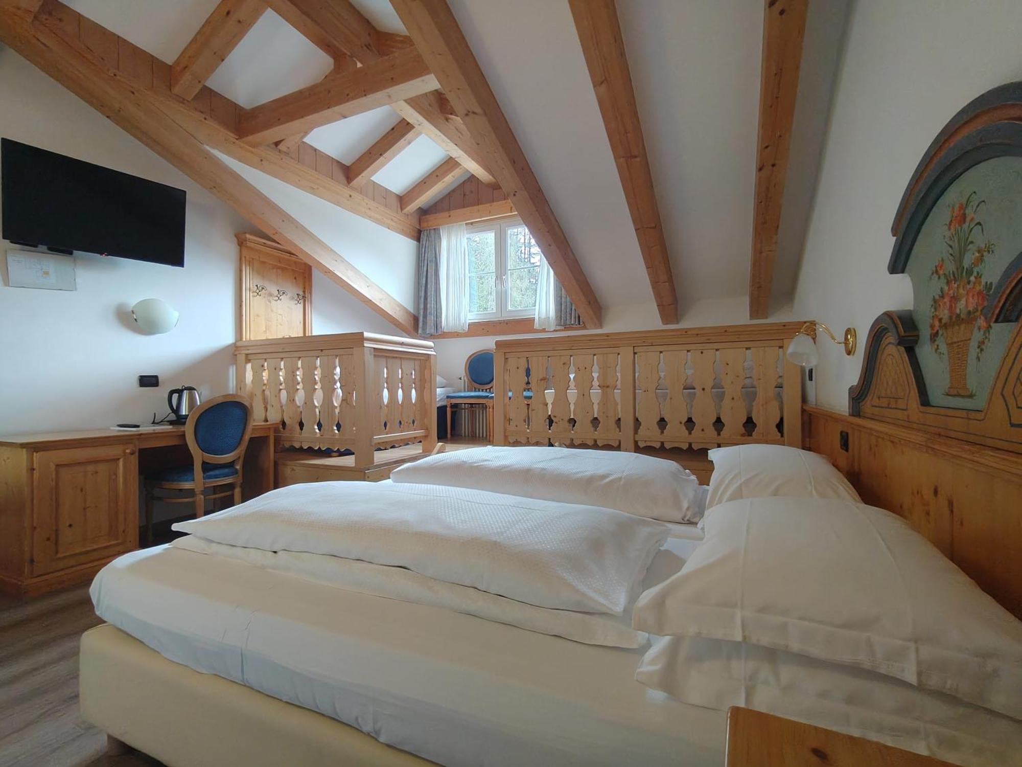 Hotel Valacia Pozza di Fassa Εξωτερικό φωτογραφία