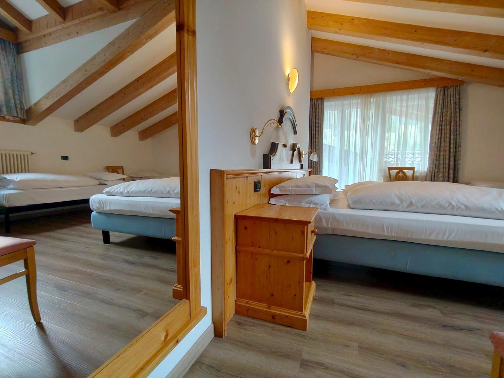 Hotel Valacia Pozza di Fassa Εξωτερικό φωτογραφία