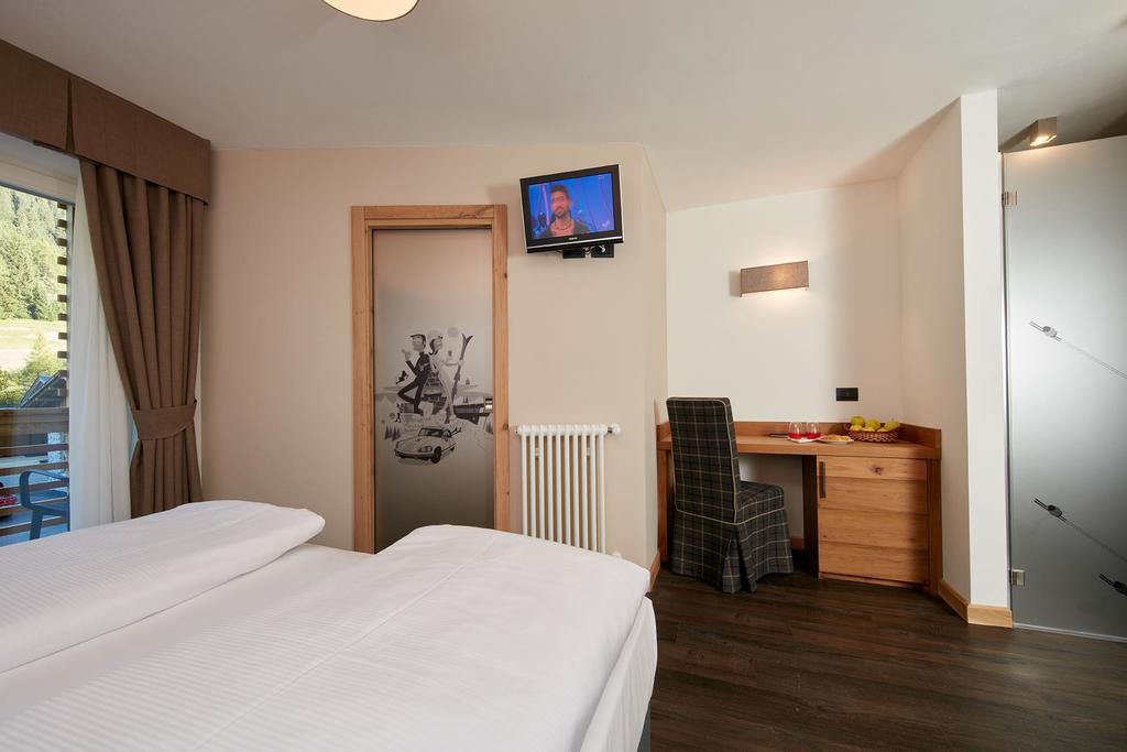Hotel Valacia Pozza di Fassa Εξωτερικό φωτογραφία