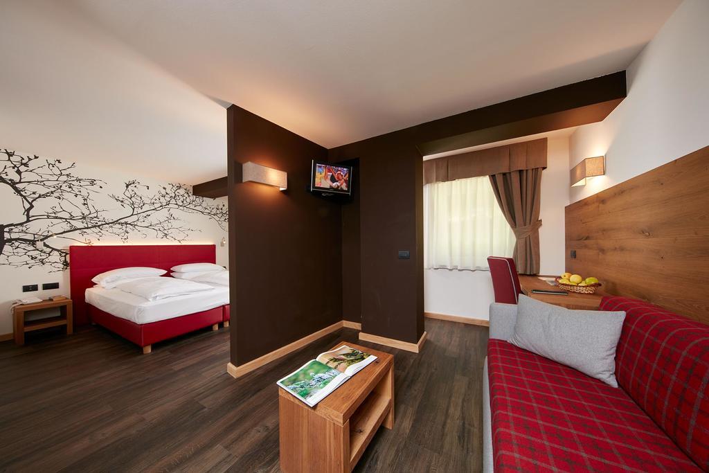Hotel Valacia Pozza di Fassa Δωμάτιο φωτογραφία