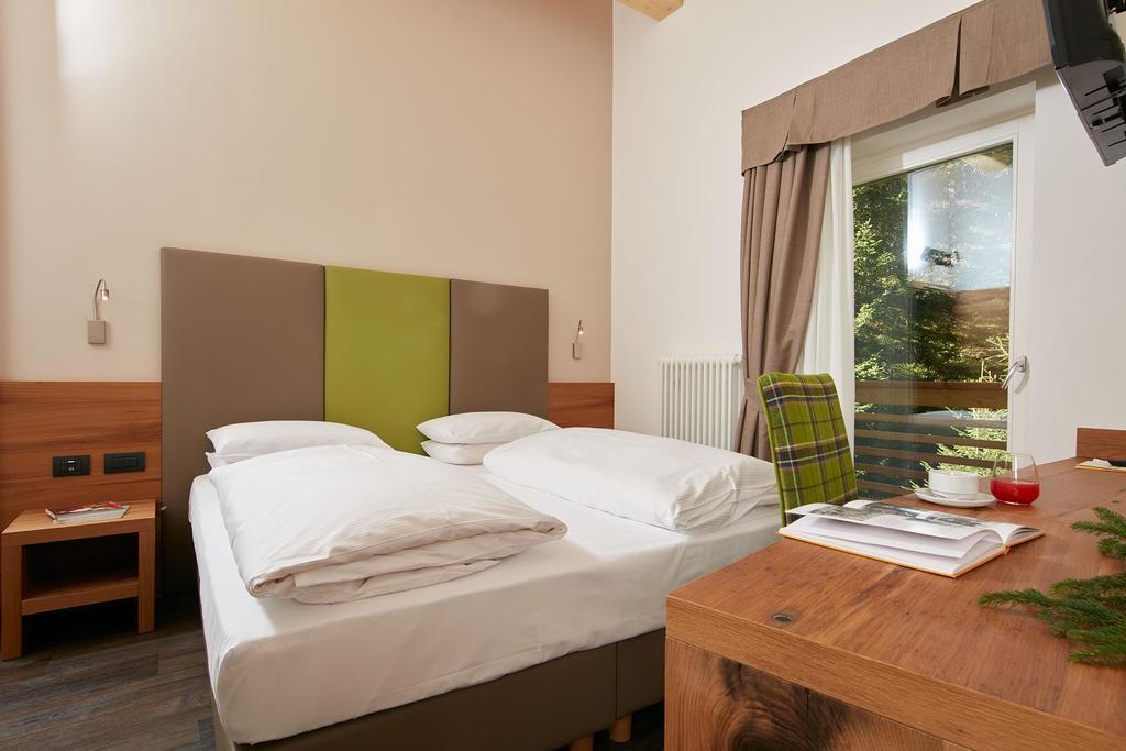 Hotel Valacia Pozza di Fassa Εξωτερικό φωτογραφία