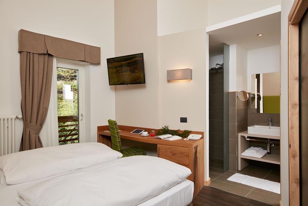 Hotel Valacia Pozza di Fassa Εξωτερικό φωτογραφία