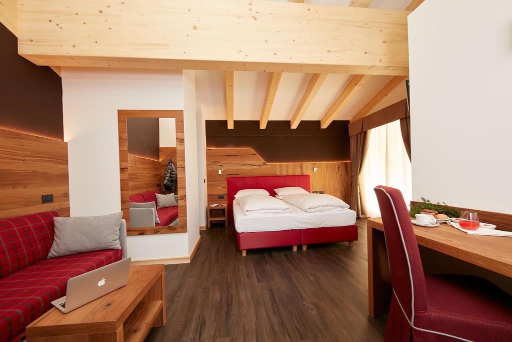 Hotel Valacia Pozza di Fassa Δωμάτιο φωτογραφία