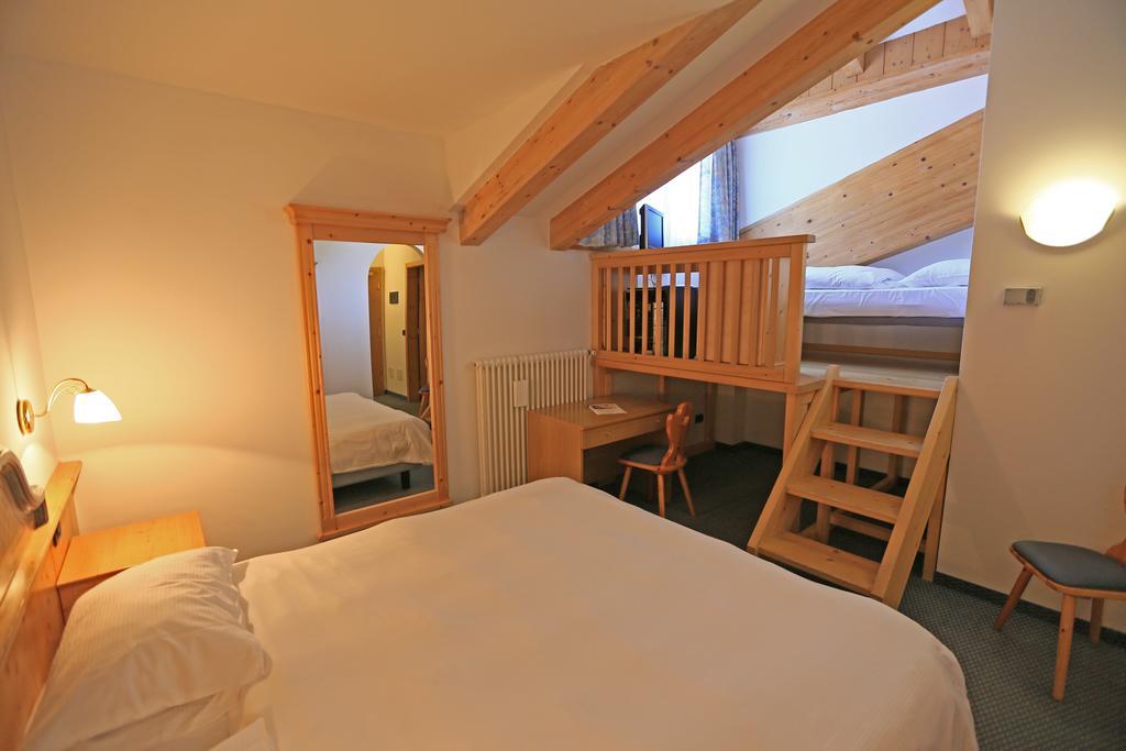 Hotel Valacia Pozza di Fassa Εξωτερικό φωτογραφία