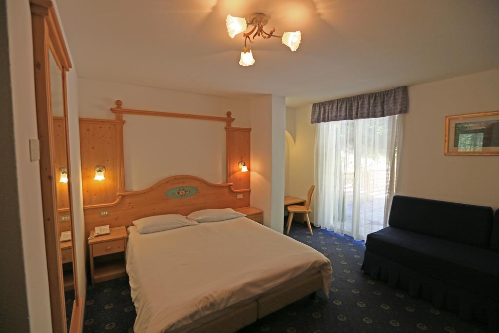 Hotel Valacia Pozza di Fassa Εξωτερικό φωτογραφία