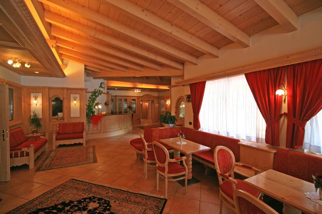 Hotel Valacia Pozza di Fassa Εξωτερικό φωτογραφία